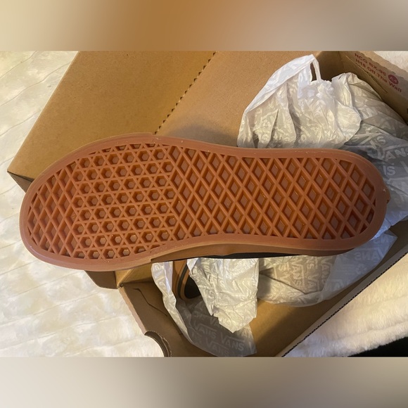 Vans Authentic Gum Shoe - Women’s Size 6.5 - Picture 3 of 4